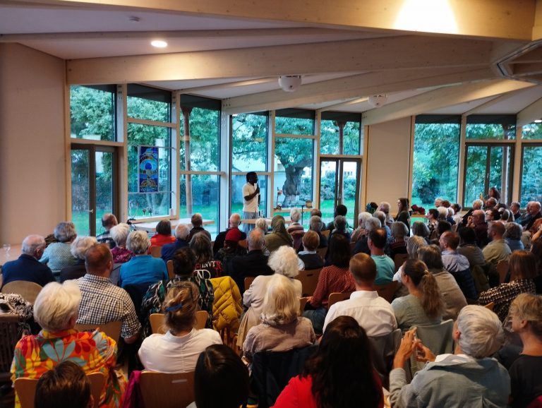 Volles Haus bei Lesung mit Stève Hiobi