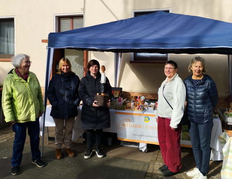 Marktstand Weltladen: Würde und Solidarität für alle Menschen